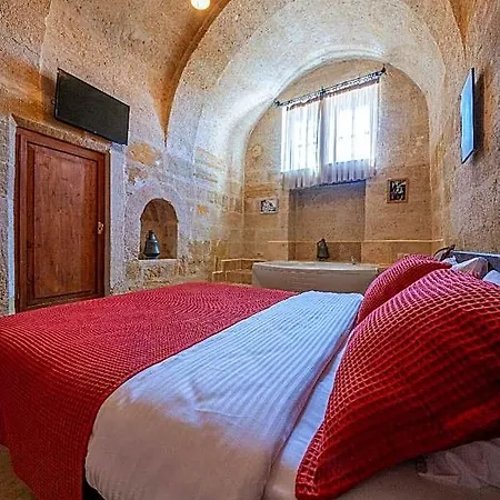 Kapalos Cave Hotel *