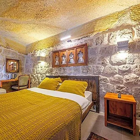 Kapalos Cave Otel *