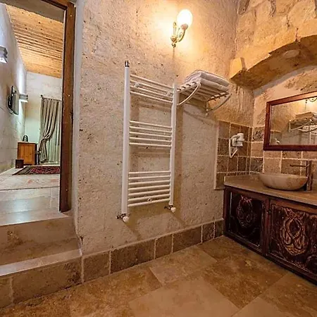 Kapalos Cave Hotel