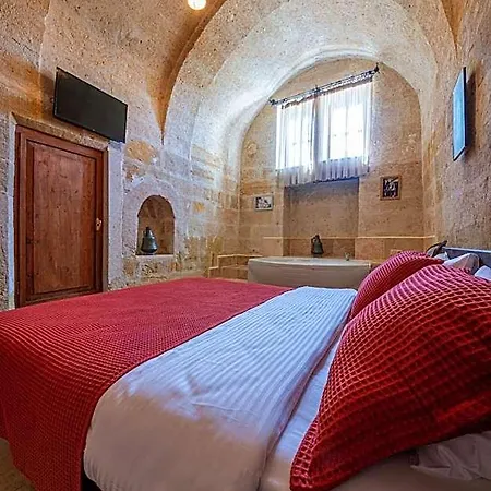 Kapalos Cave Hotel *