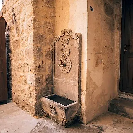 Kapalos Cave Hotel