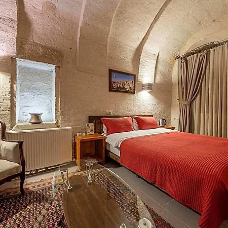Kapalos Cave Hotel *