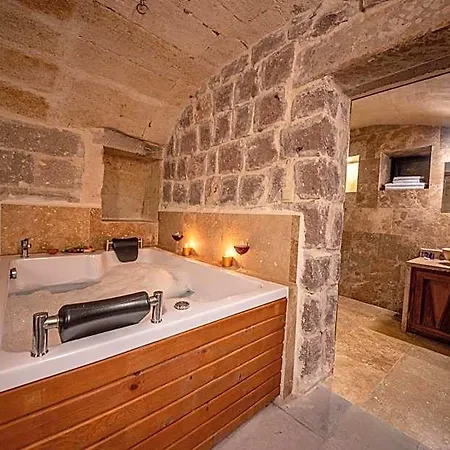 Kapalos Cave Hotel